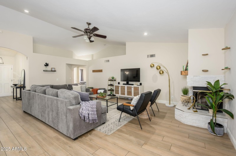 35-web-or-mls-Helena-40