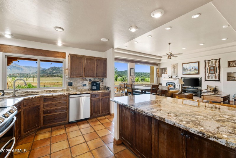 24-Kitchen (4)