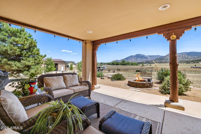 39-Back Patio (1)