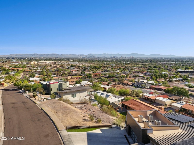 7-web-or-mls-7040-north-23rd-pl