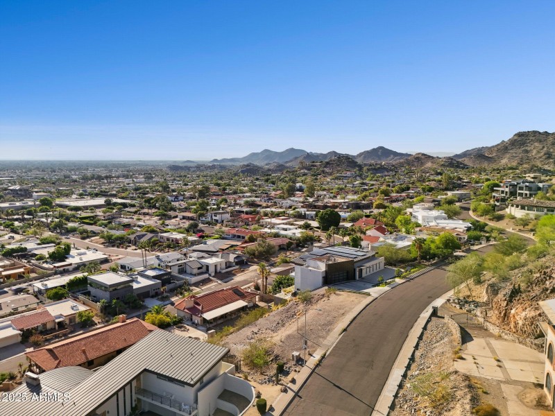 15-web-or-mls-7040-north-23rd-pl