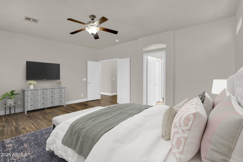 014_26-web-or-mls-master_bedroom_870