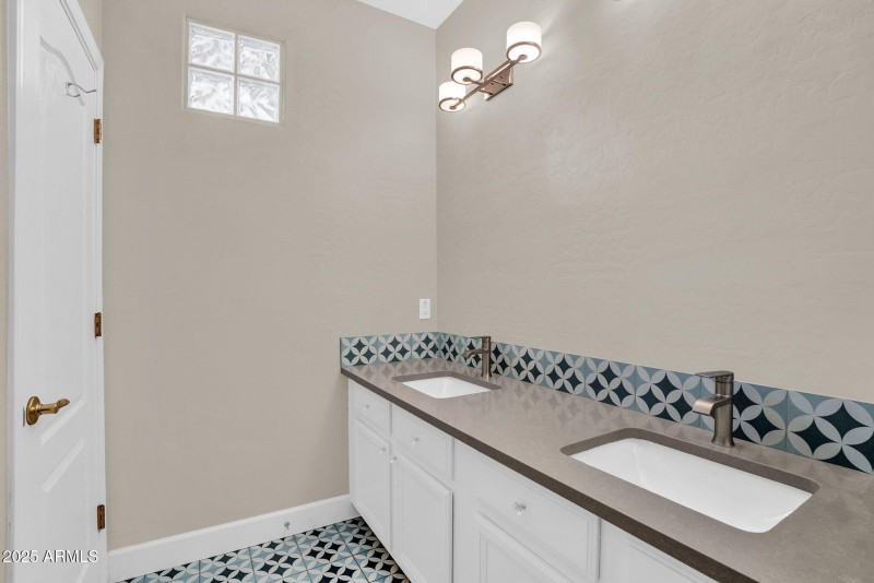 023_44-web-or-mls-35_272