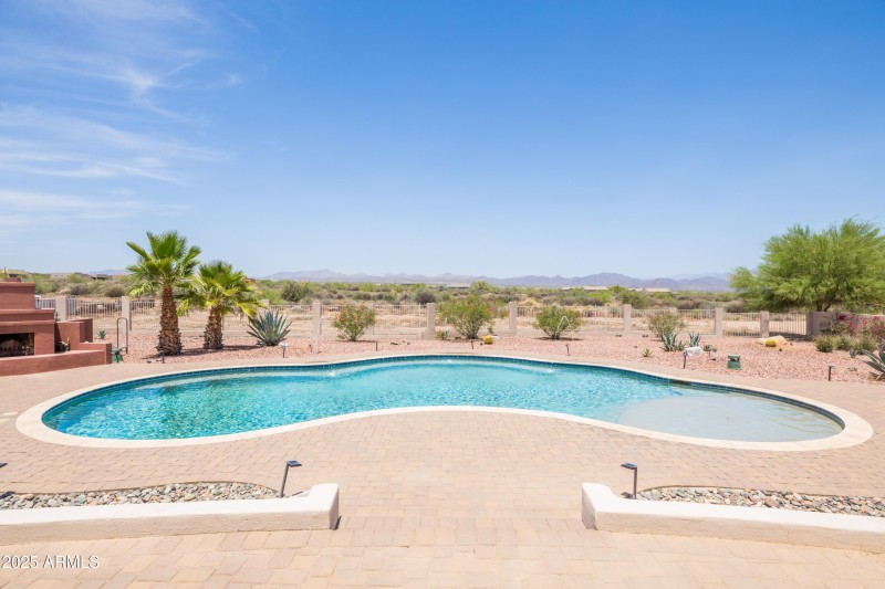 Welcome to Paradis in the Desert