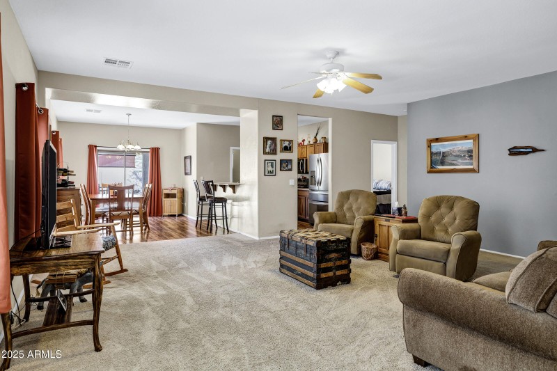 110 E Saddle Way-5