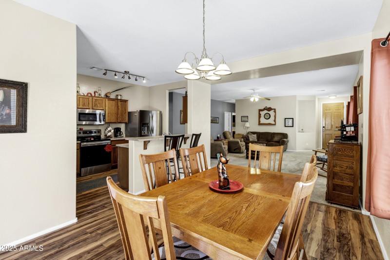 110 E Saddle Way-10