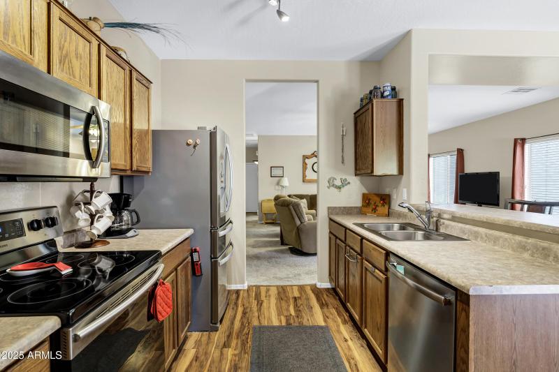 110 E Saddle Way-15