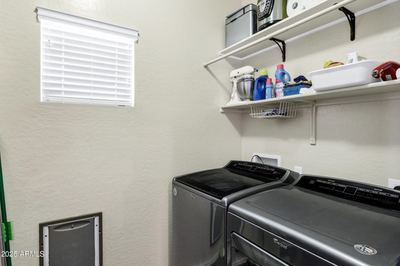 110 E Saddle Way-20