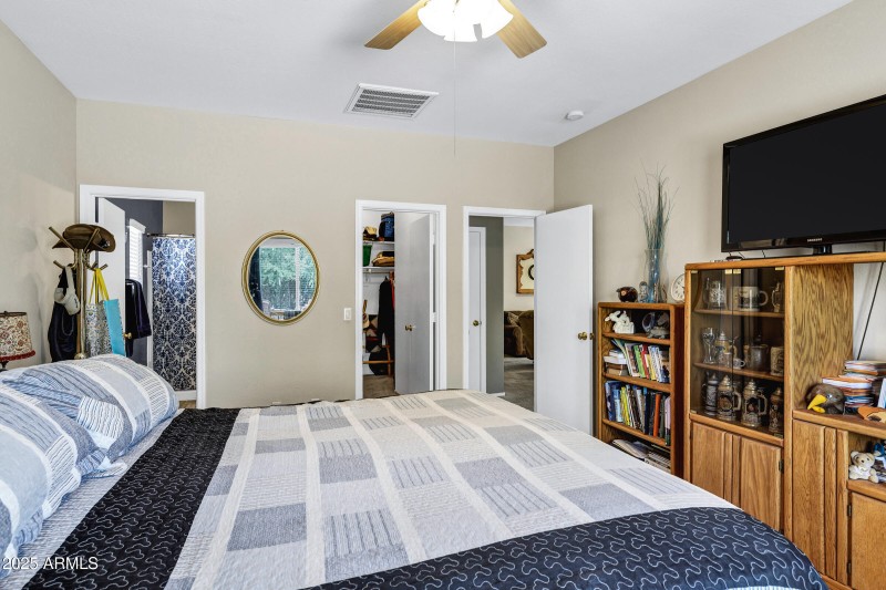 110 E Saddle Way-25