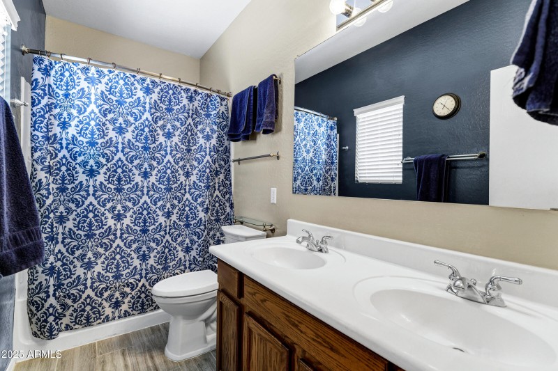 110 E Saddle Way-28