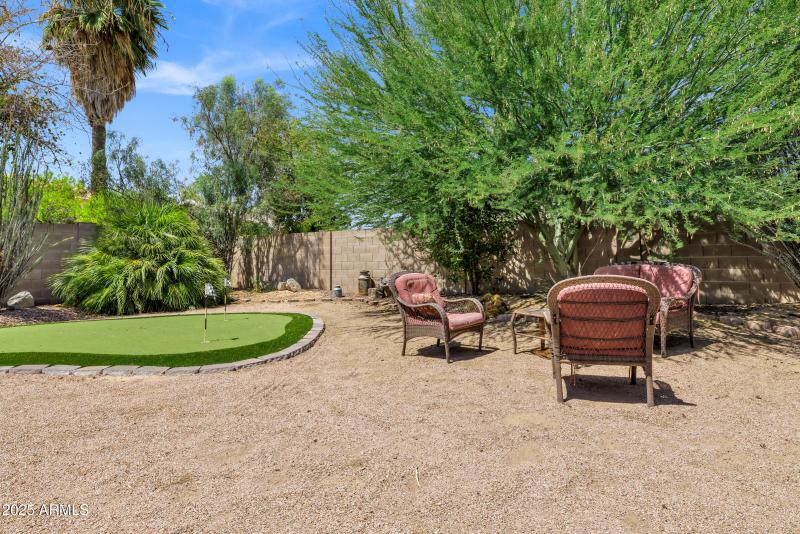 110 E Saddle Way-32