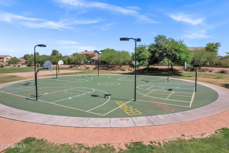 110 E Saddle Way-35