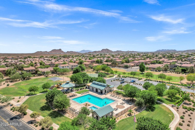 110 E Saddle Way-37