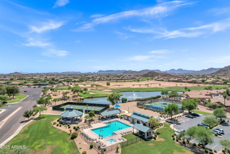 110 E Saddle Way-39