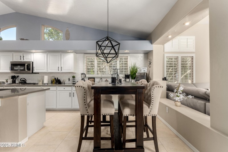 BREAKFAST NOOK
