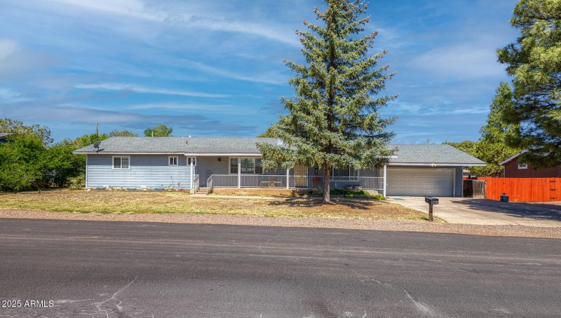 40 N 5th St Show Low, AZ 85901