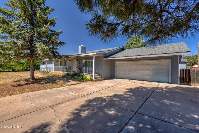 40 N 5th St Show Low, AZ 85901