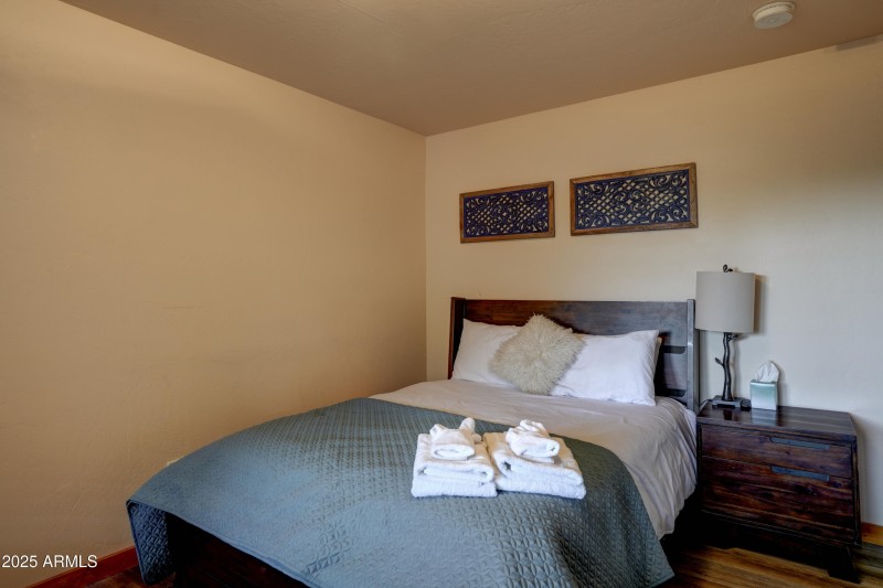 Guest Bedroom 4 2