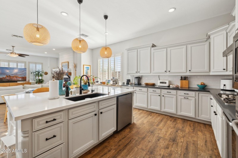 15-web-or-mls-3917-e-patrick-ln