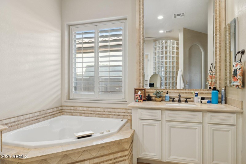 21-web-or-mls-3917-e-patrick-ln