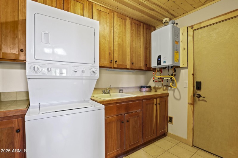 Laundr/mudroom