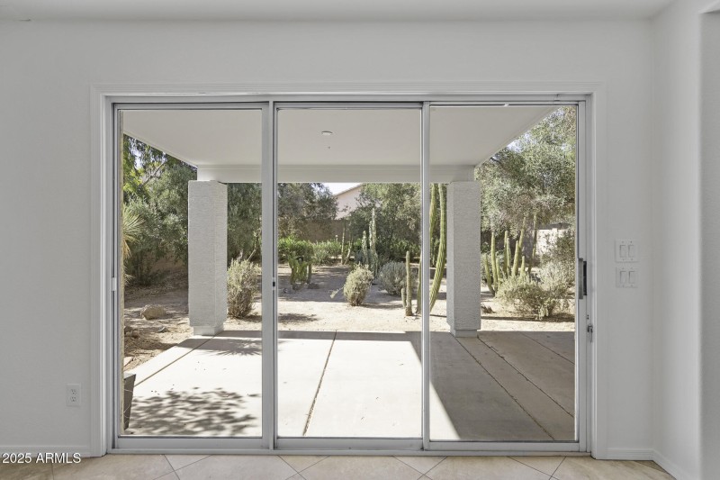 4530 E Desert Wind Dr-12