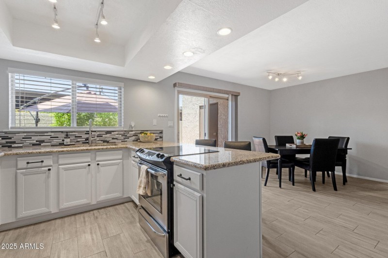 Kitchen/Dining Area