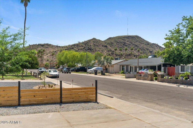 06-Front porch view
