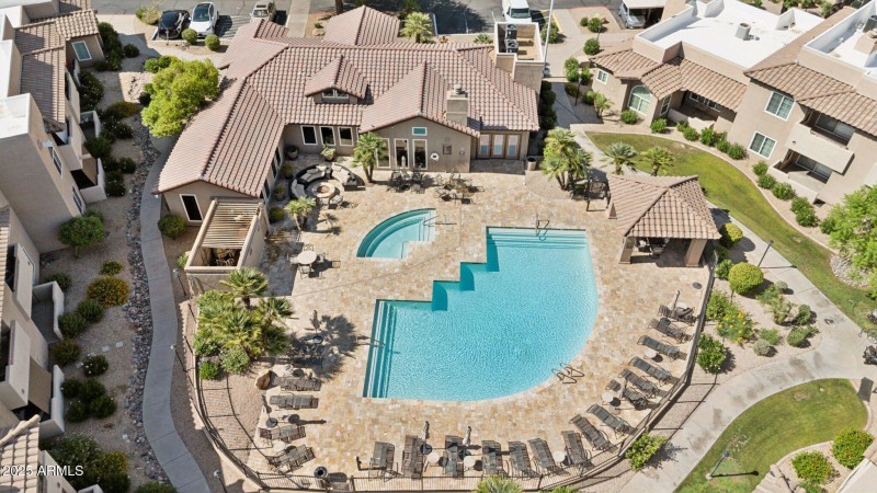 Community Pool & Clubhouse