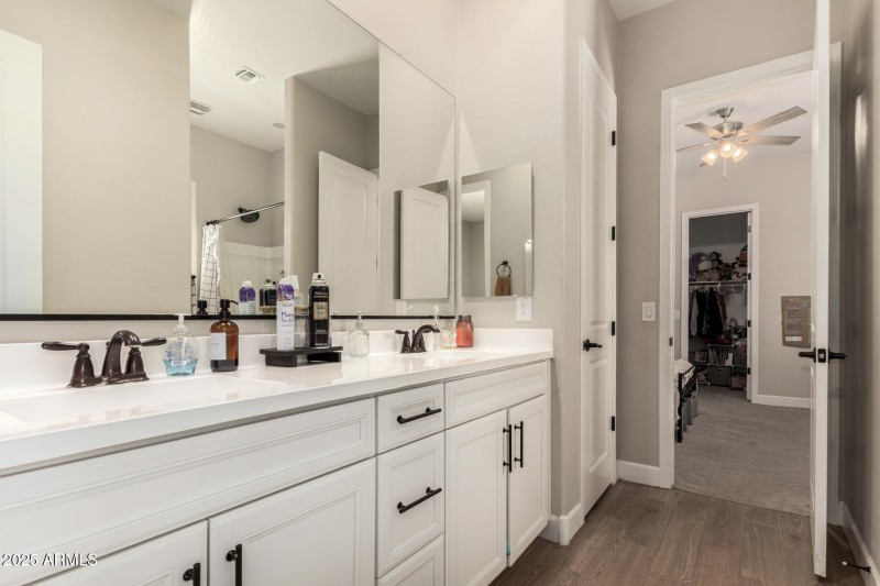 Jack n Jill Bathroom