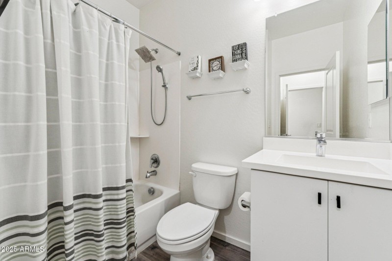 Two full bathrooms (1)