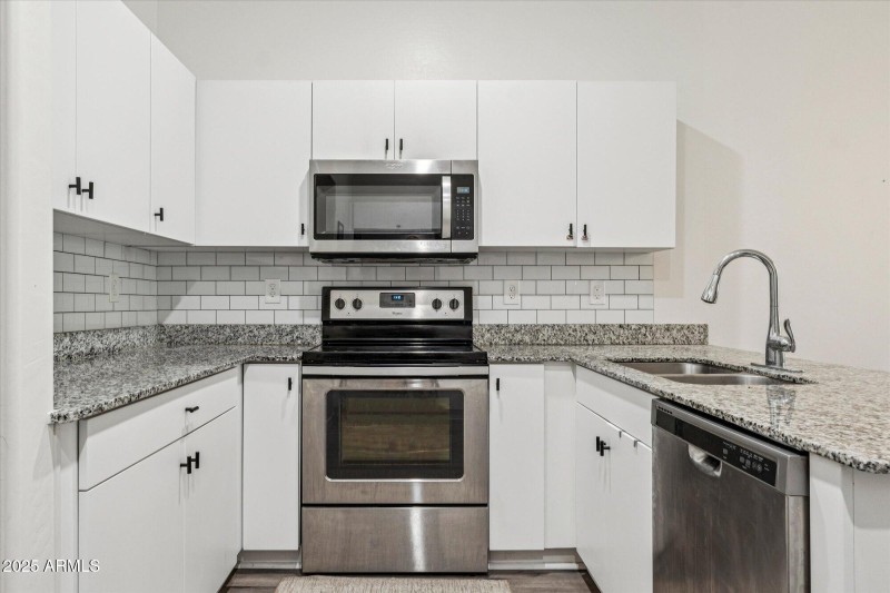 Tasteful neutral backsplash