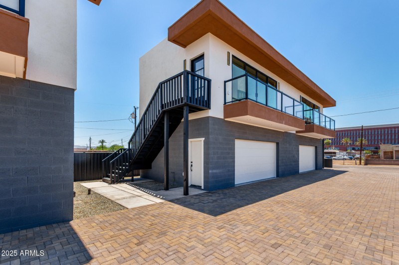 411 N 32nd PL