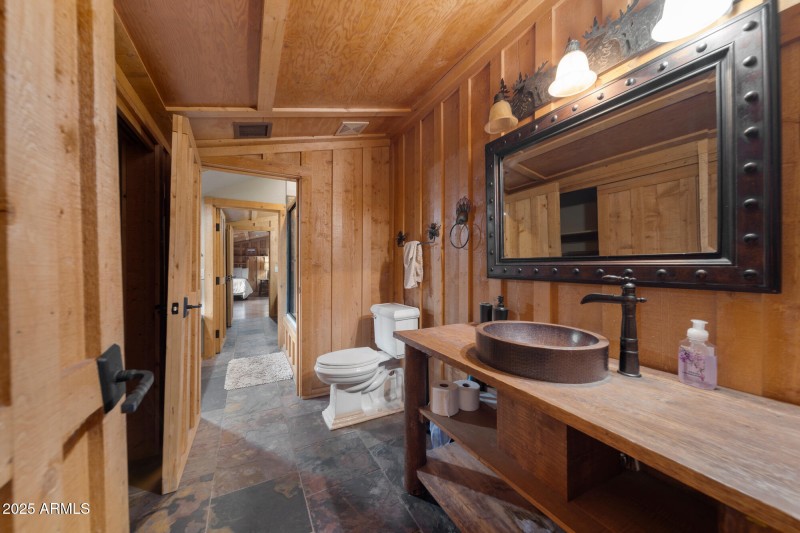 The Lodge Upstairs Bathroom
