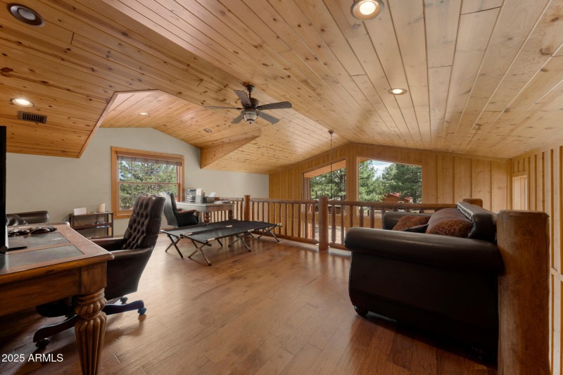 The Lodge - Upstairs Loft