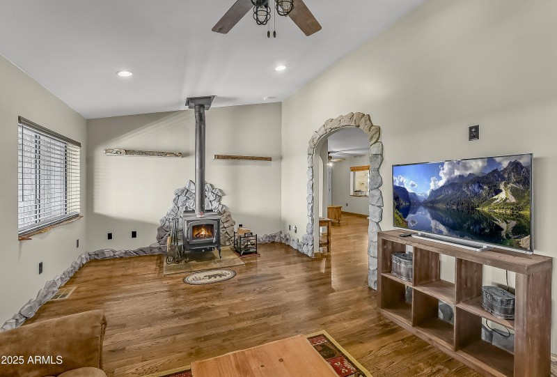 Living Room/Fireplace