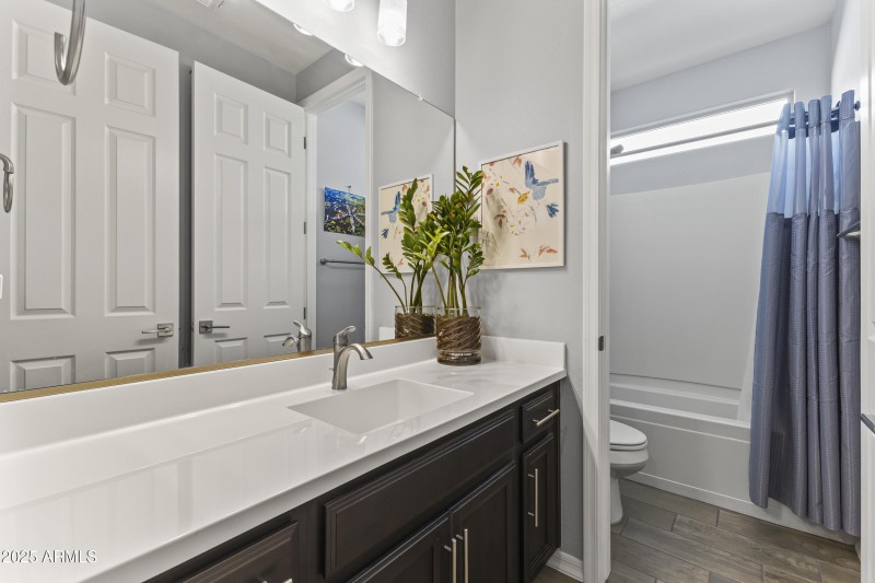 BATHROOM 2