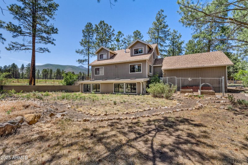 Rear view with fenced garden