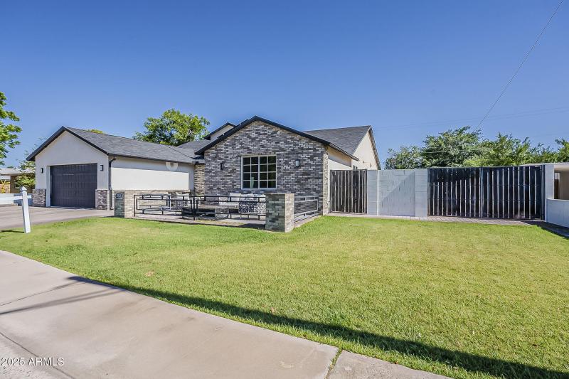 11-web-or-mls-Clarendon-3