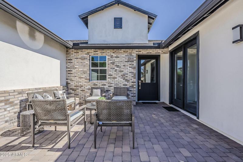 13-web-or-mls-Clarendon-5