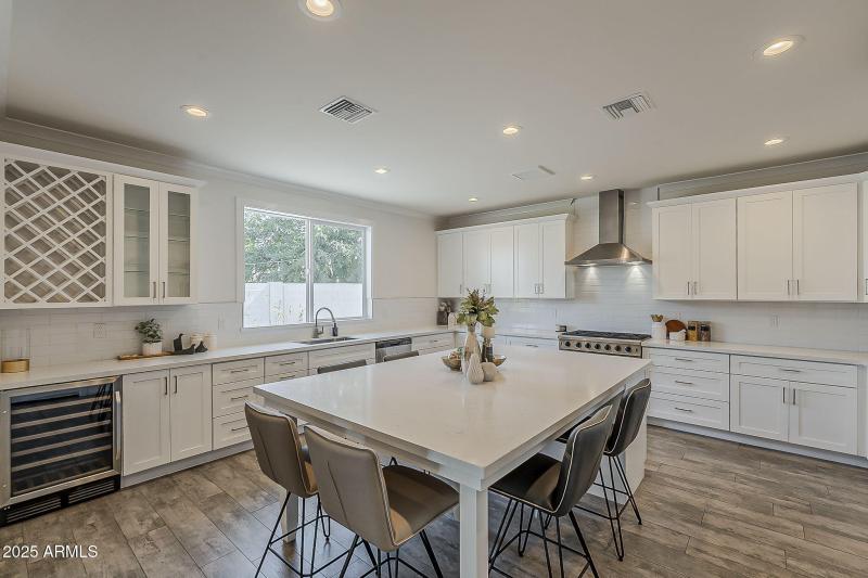 25-web-or-mls-Clarendon-17