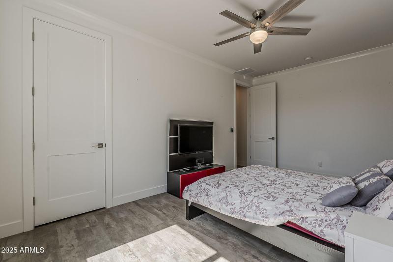 50-web-or-mls-Clarendon-42