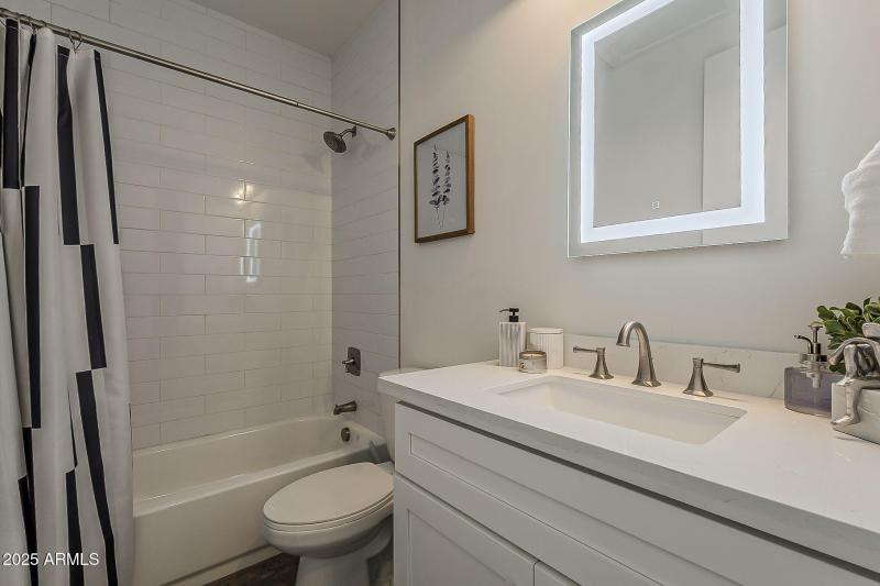 53-web-or-mls-Clarendon-45