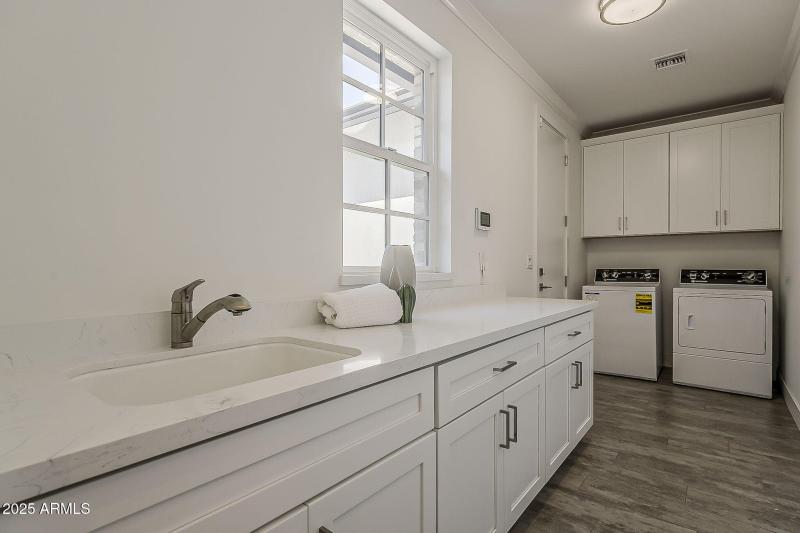 59-web-or-mls-Clarendon-51