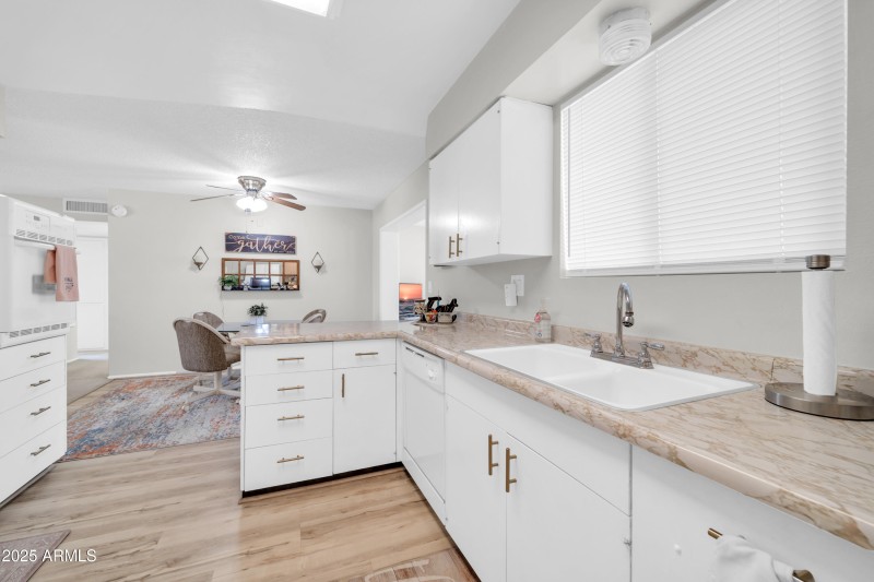 10873 W Clair Dr-14