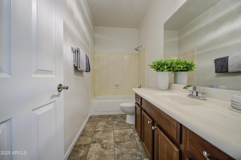 Bathroom 3-pic 1
