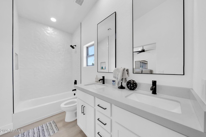 3034 N 39th St-24