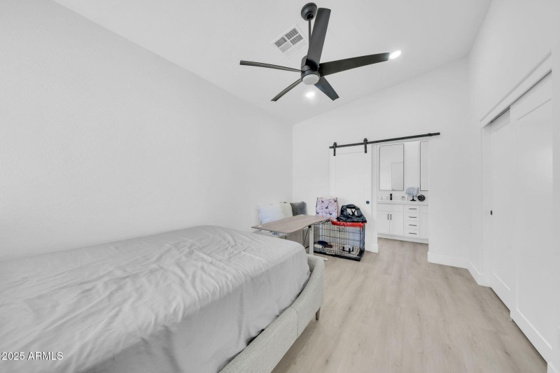 3034 N 39th St-26