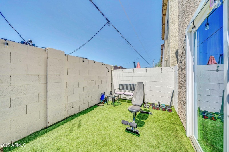 3034 N 39th St-32