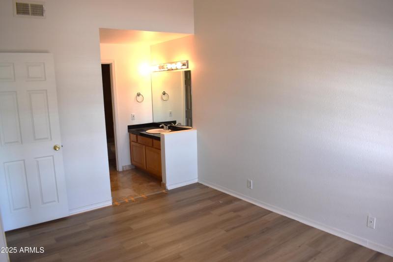 2029 MOON MTN MASTER BED-BATH